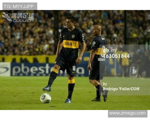 足球明星手环克罗斯的传奇故事与球场背后的感人瞬间