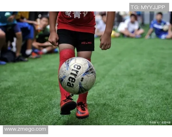 足球明星的颠球技巧揭秘让你也能轻松掌握这项炫酷的足球技能